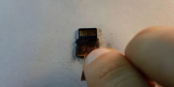 如何訪問NAND內(nèi)存芯片并從中讀取數(shù)據(jù)