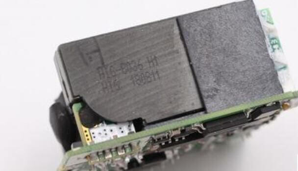 華為40W超級(jí)快充充電頭內(nèi)部結(jié)構(gòu)拆解圖