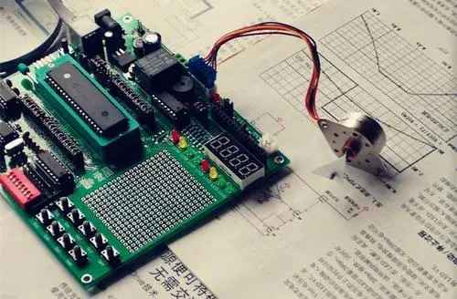 單片機(jī)硬件開發(fā)系統(tǒng)種類 單片機(jī)硬件開發(fā)系統(tǒng)種類